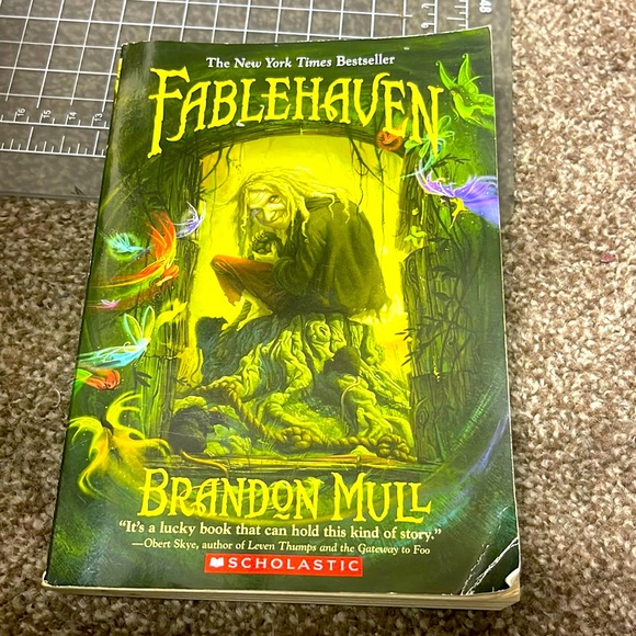 Fablehaven paperback book by Brandon Mull - Picture 1 of 9